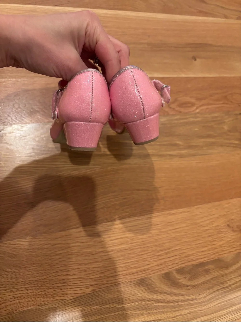 NWOT Disney Pink Minnie Mouse Glitter Mary Jane Shoes with Bows. Size 8T